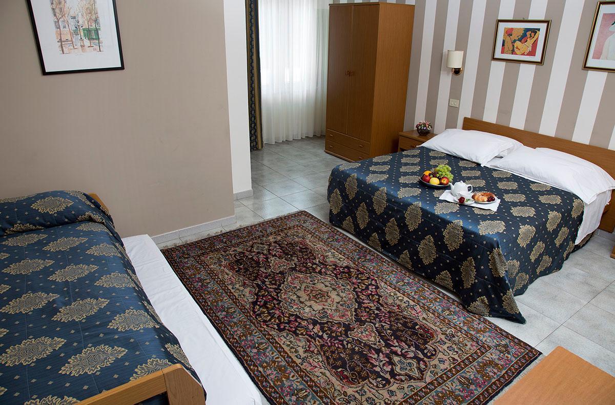 Hotel Redebora Torregrotta Ngoại thất bức ảnh