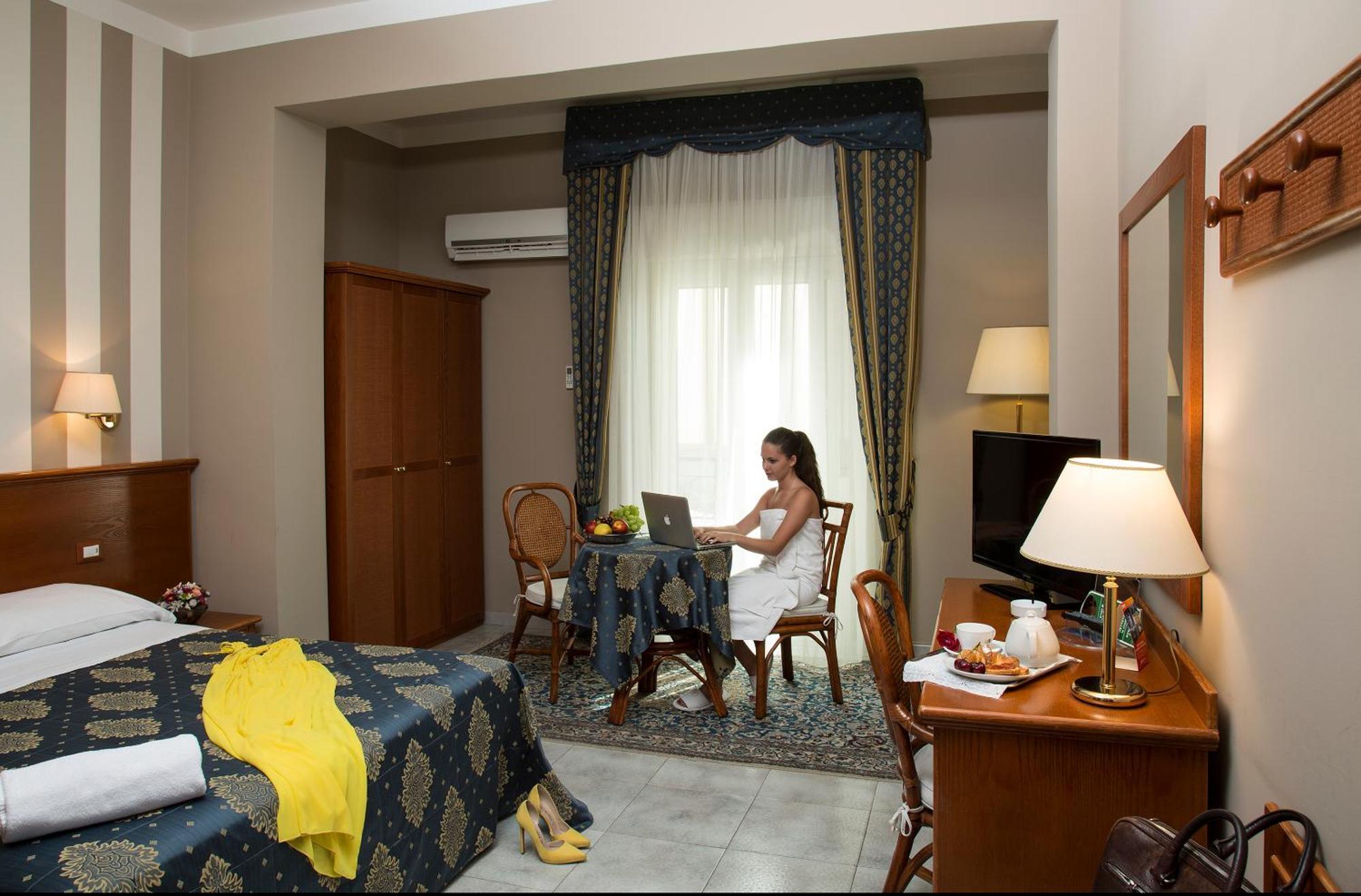 Hotel Redebora Torregrotta Phòng bức ảnh
