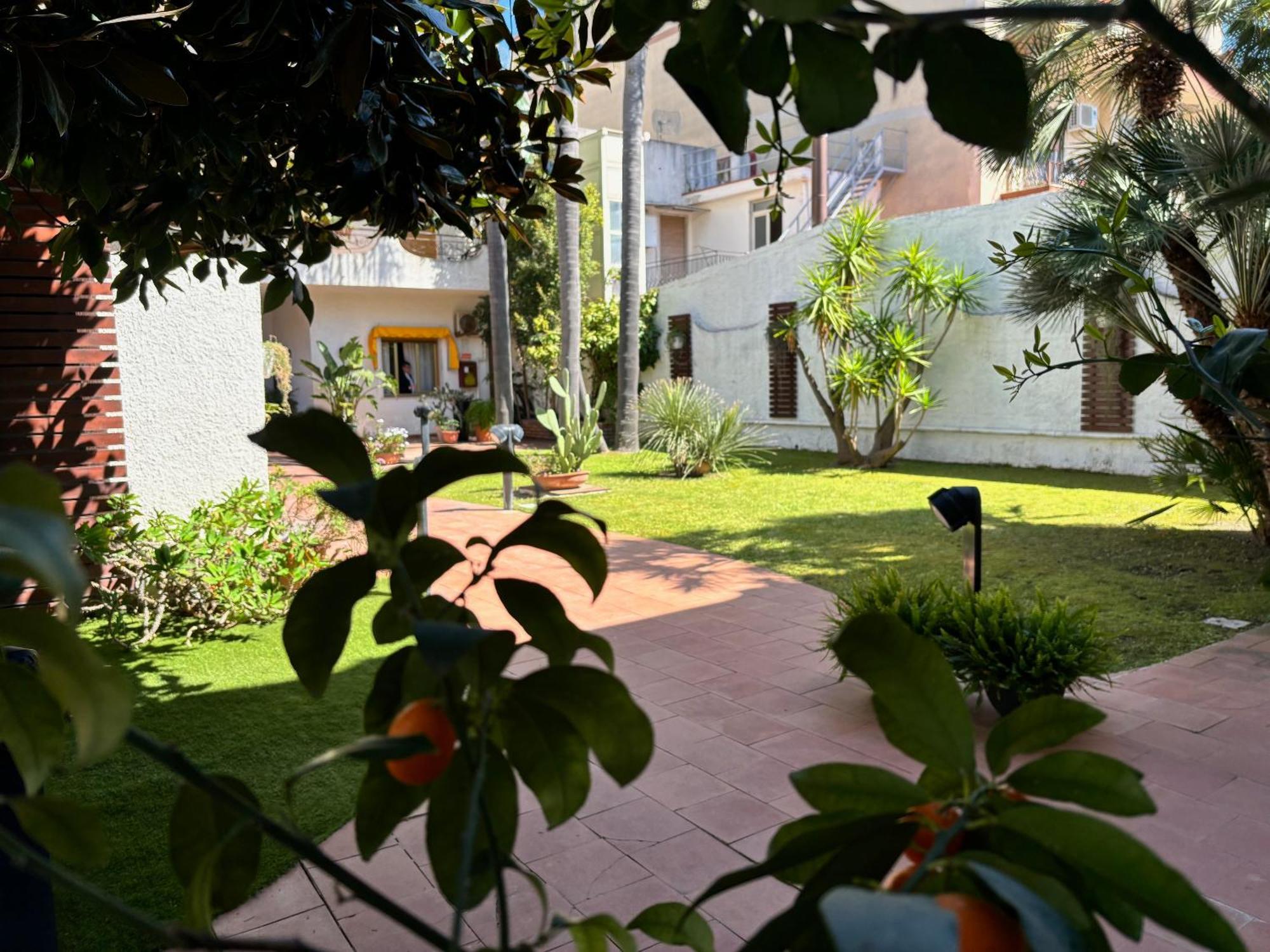Hotel Redebora Torregrotta Ngoại thất bức ảnh